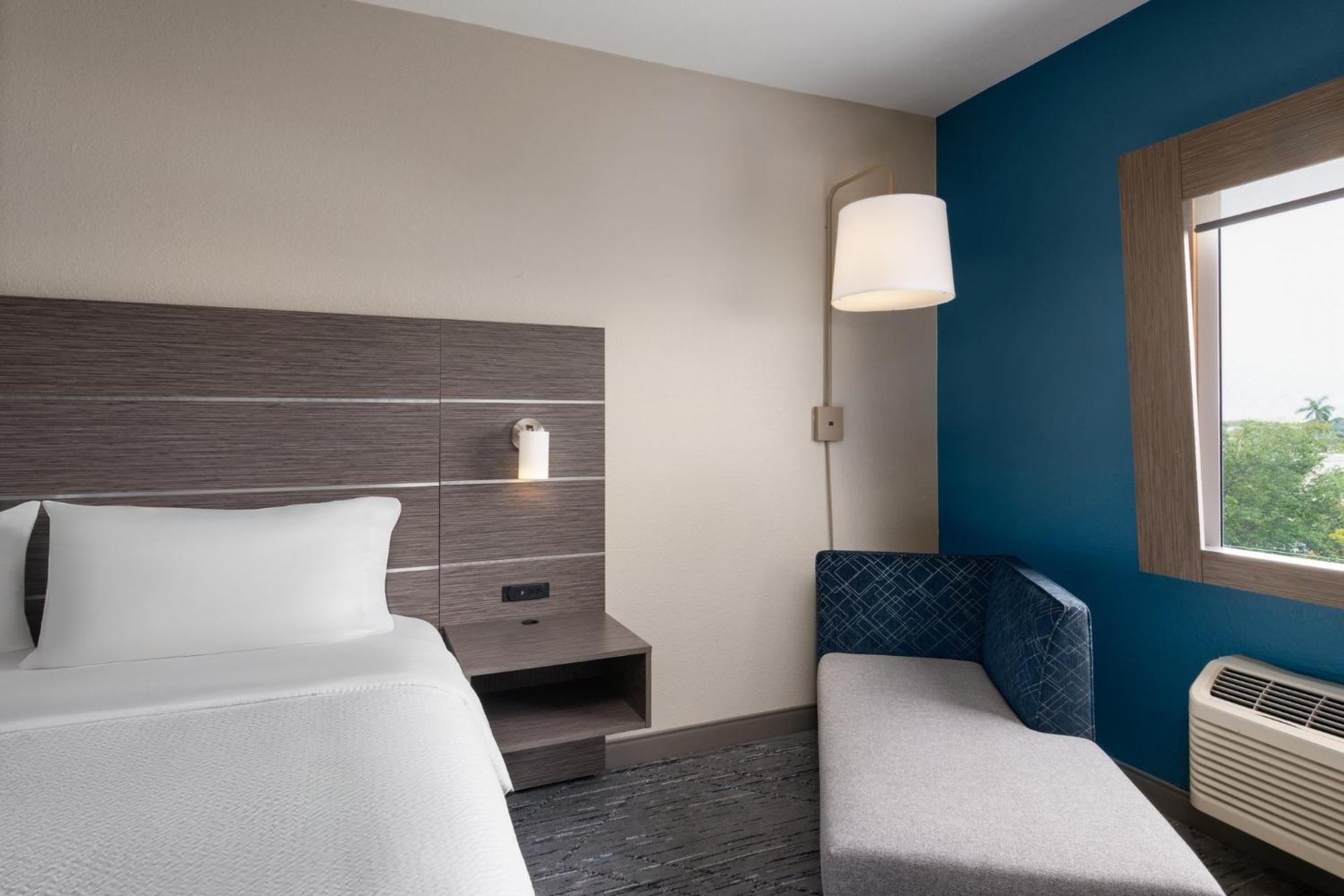 Holiday Inn Express & Suites Boynton Beach West By Ihg Экстерьер фото